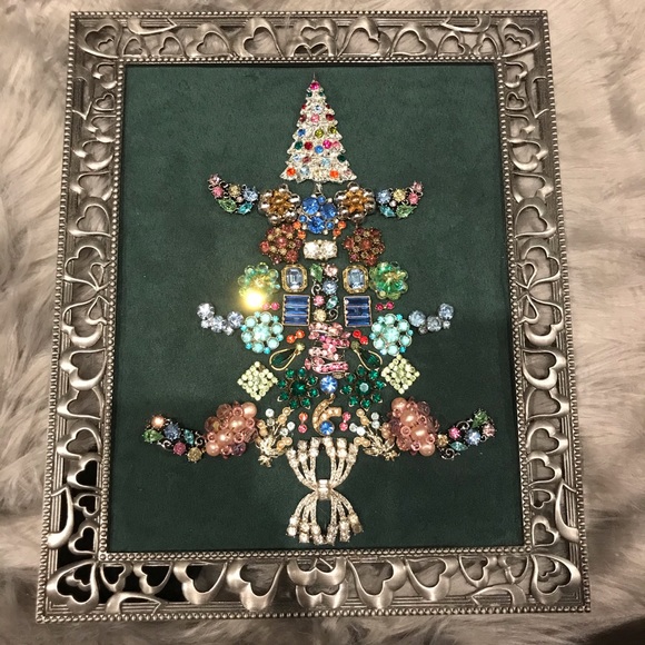 Vintage Brooch Christmas Tree - Picture 2 of 15